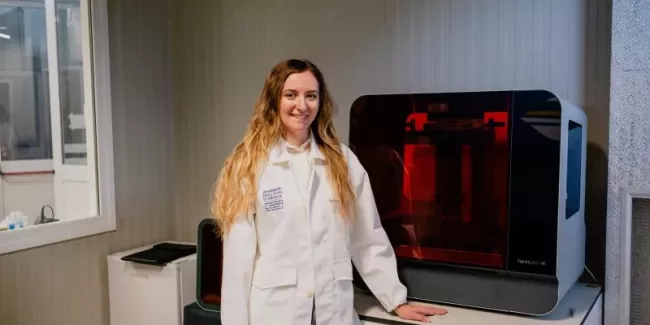 dottoressa in laboratorio