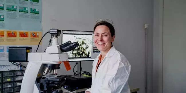 dottoressa in laboratorio